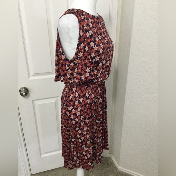 LOFT Women's Cold-Shoulder Flutter Sleeve Pullover Floral Dress Size M - Picture 2 of 8